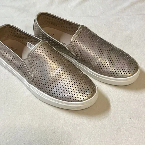 Time And Tru Shoes Women’s Sz 6 1/2 Loafers Metallic Gold Slip On Casual Sneaker - Picture 5 of 8
